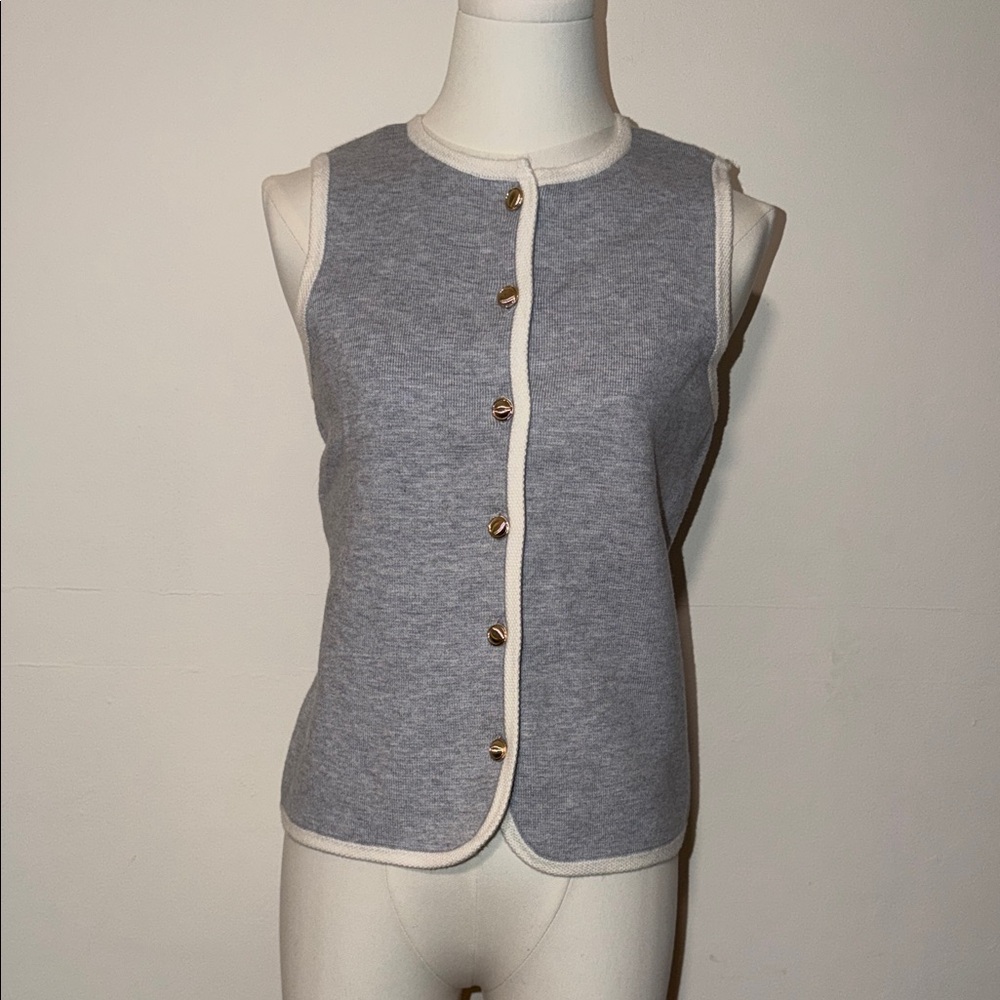 Abercrombie & Fitch Gray Sleeveless Button-Down Shirt